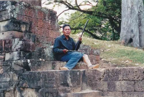 Angkor Wat - erhu player
