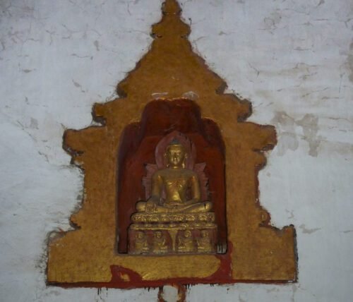 example of a stone Buddha in a niche in Ananda corridor